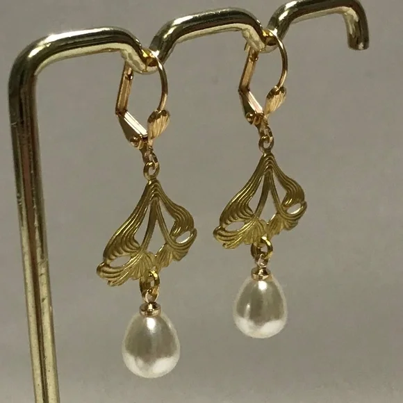 Crimson Peak Edith Cushing Gothic Gold Butterfly Pearl Earring Handmade Replicas - Picture 7 of 13